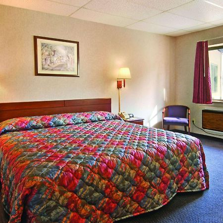 Travelodge By Wyndham Cleveland Lakewood Zimmer foto