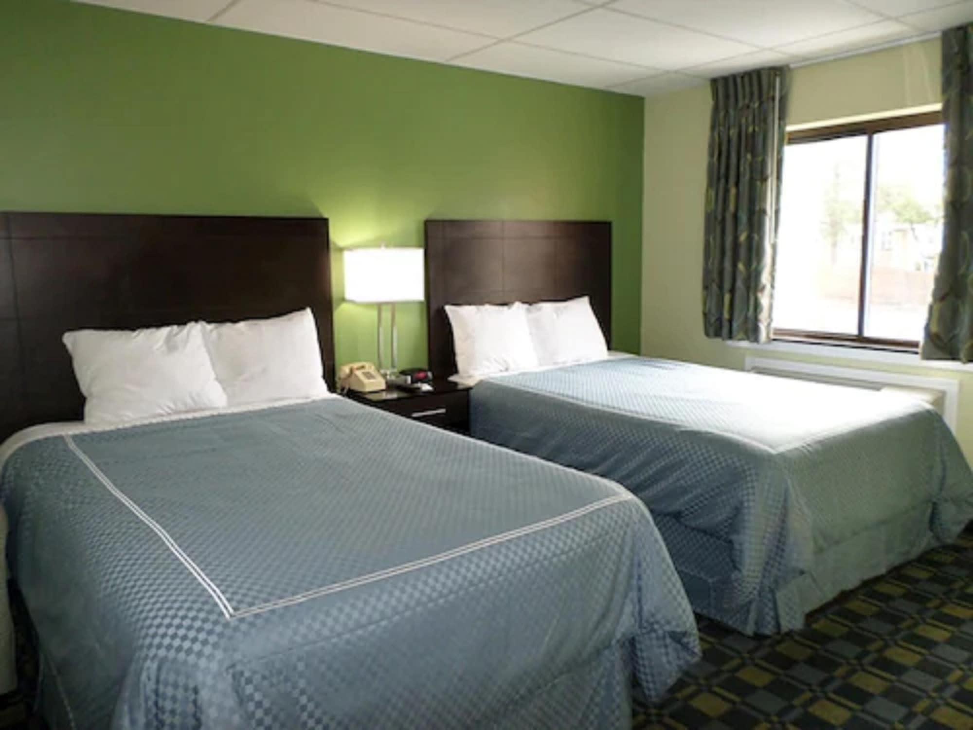 Travelodge By Wyndham Cleveland Lakewood Exterior foto