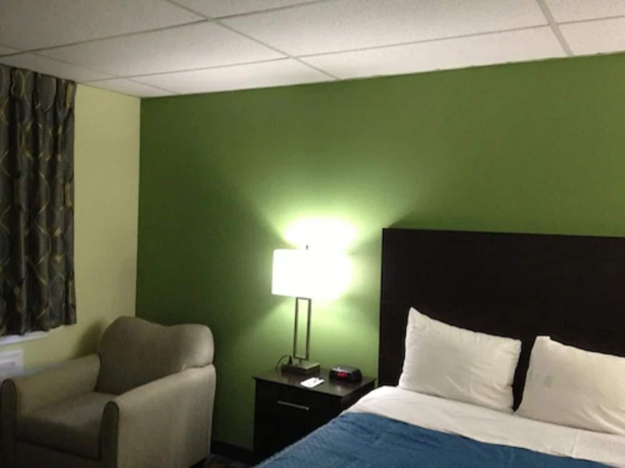 Travelodge By Wyndham Cleveland Lakewood Exterior foto