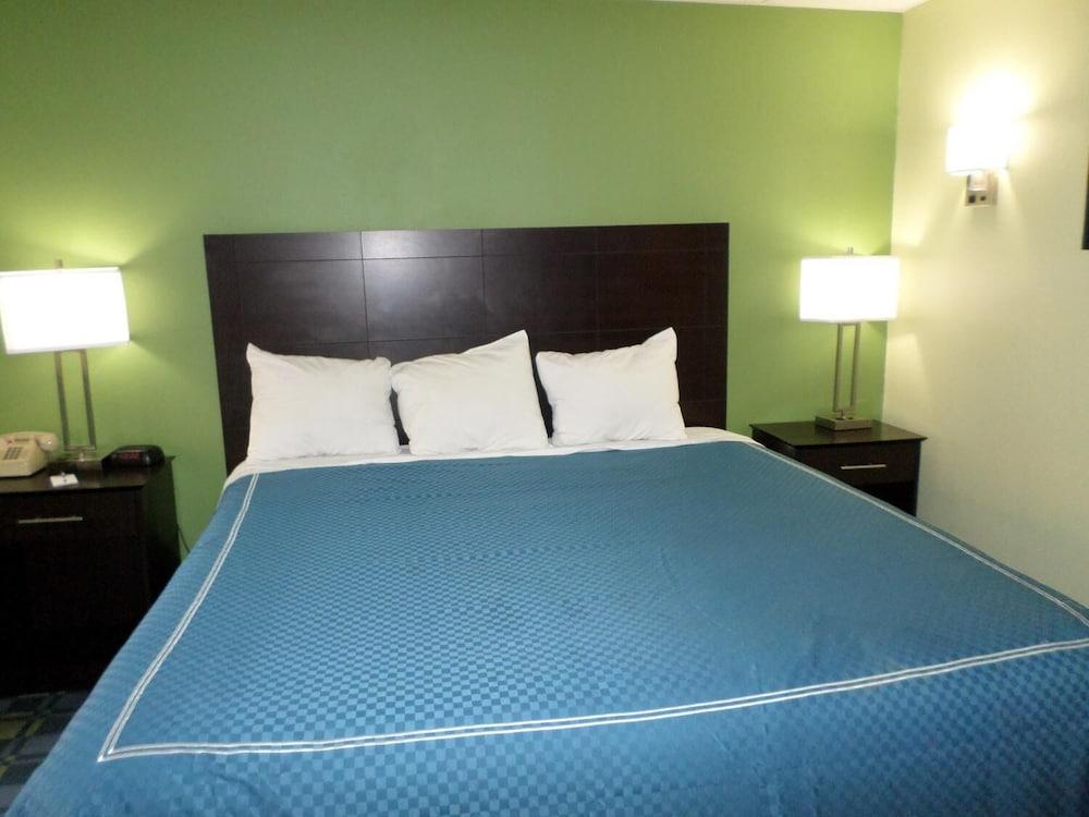 Travelodge By Wyndham Cleveland Lakewood Exterior foto