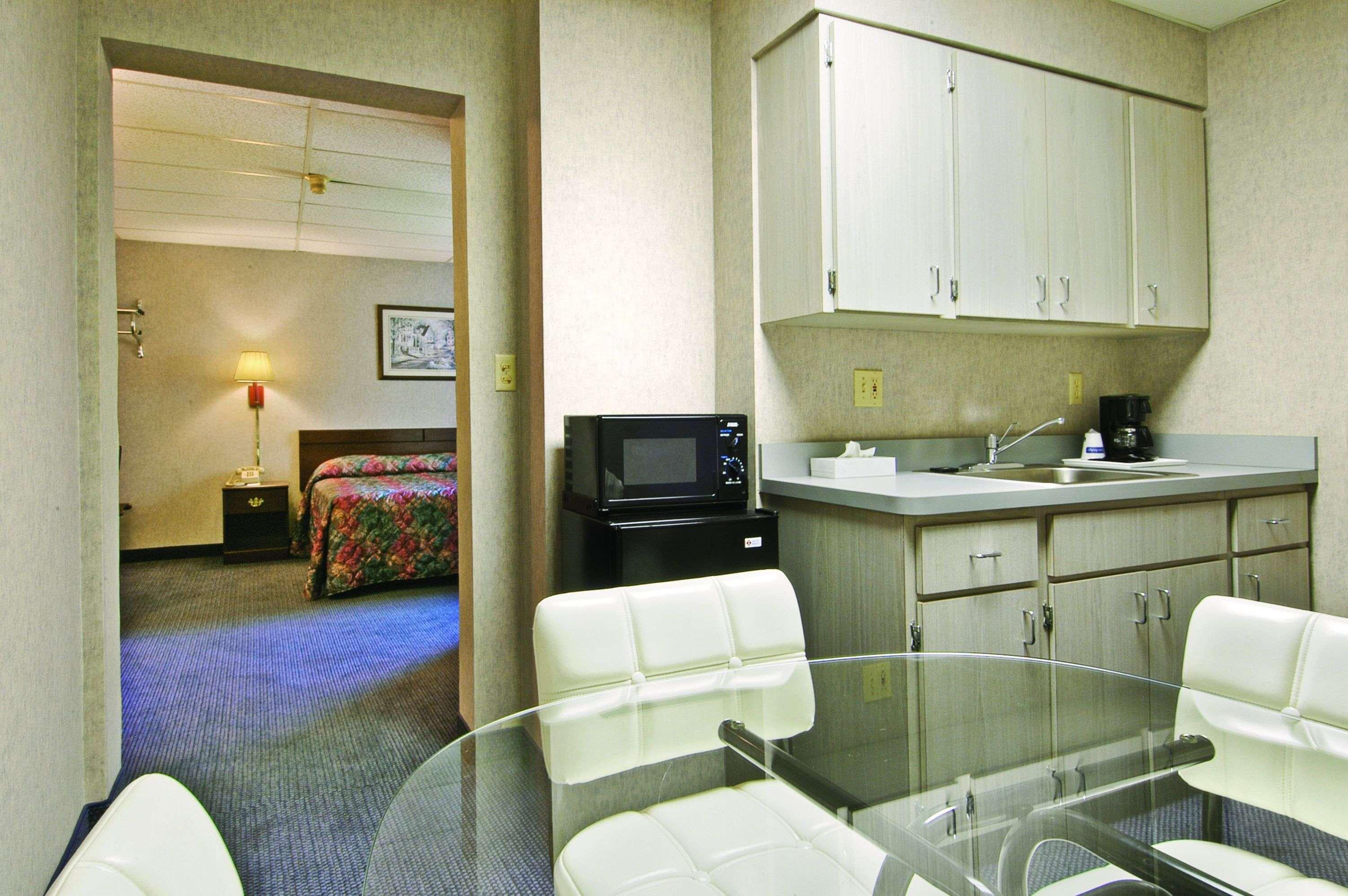 Travelodge By Wyndham Cleveland Lakewood Zimmer foto