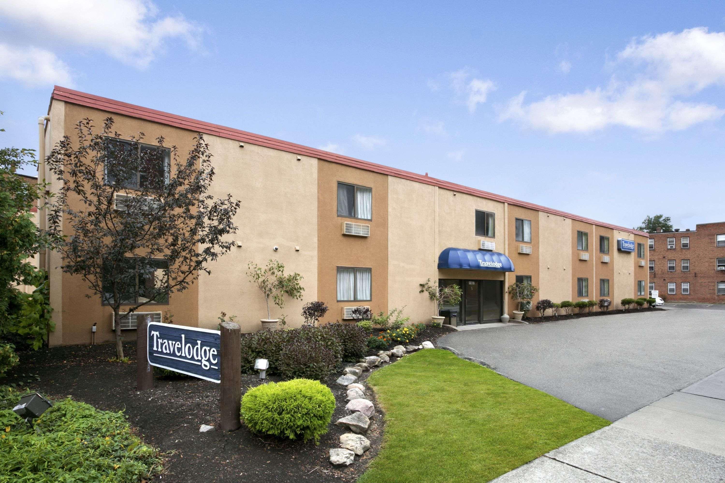 Travelodge By Wyndham Cleveland Lakewood Exterior foto