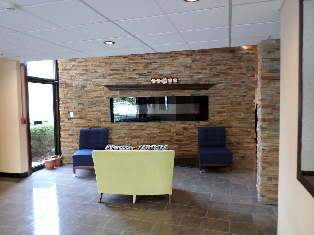 Travelodge By Wyndham Cleveland Lakewood Exterior foto