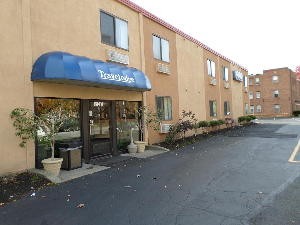 Travelodge By Wyndham Cleveland Lakewood Exterior foto