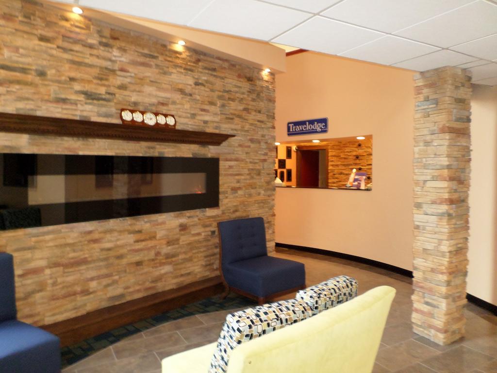 Travelodge By Wyndham Cleveland Lakewood Exterior foto