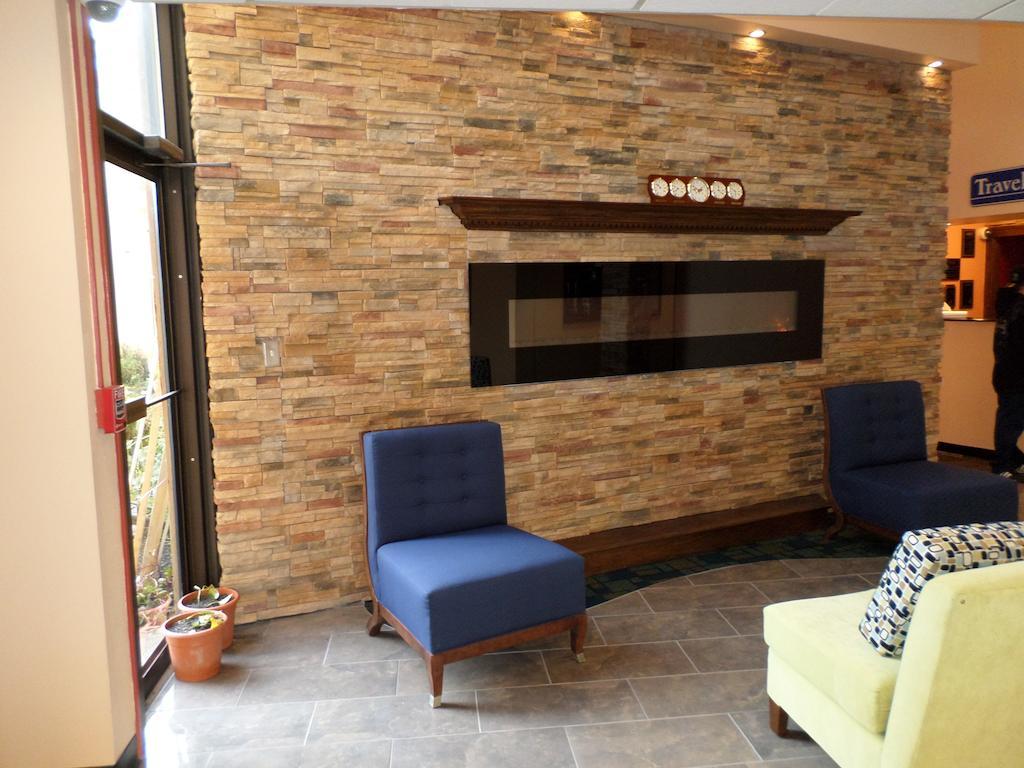 Travelodge By Wyndham Cleveland Lakewood Exterior foto