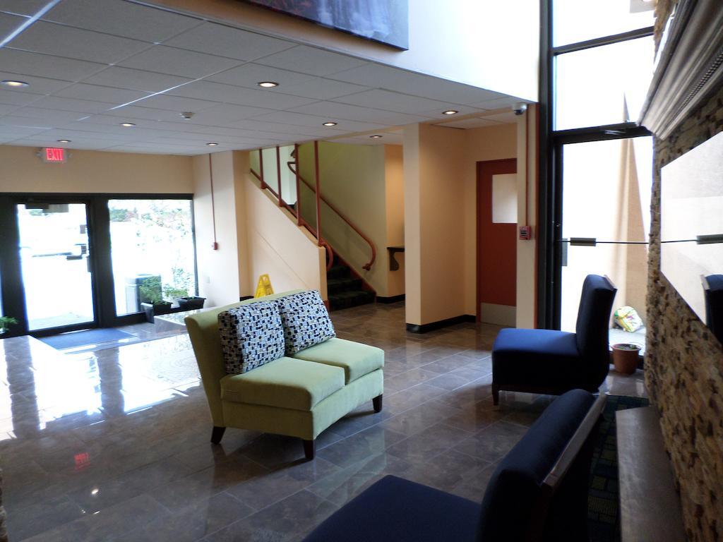 Travelodge By Wyndham Cleveland Lakewood Exterior foto