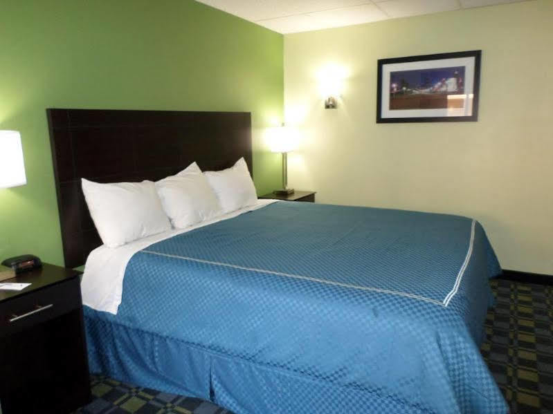 Travelodge By Wyndham Cleveland Lakewood Exterior foto